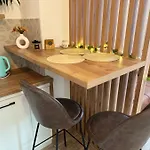 Zen Free Garage Apartman